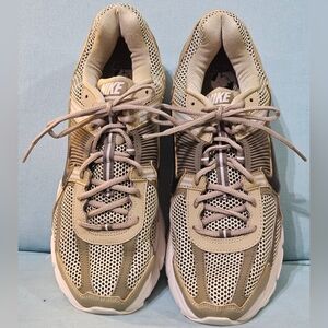 New Nike Air Zoom Vomero 5 Size 13